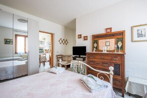 2 عدّة غرف نوم وواي فاي مجانًا وملاءات أسرّة