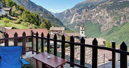 Appartement de vacances 'Sweet Somma Mountain Lodge 1' avec vue sur la montagne et jardin.