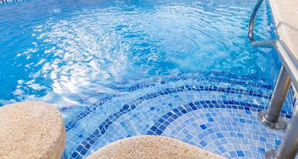 'Playa Flamenca Stadthaus' mit Gemeinschaftspool und WLAN
