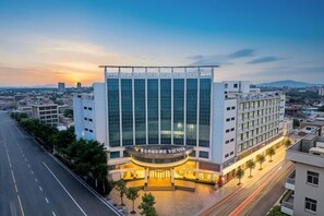 Exterior - Vienna International Hotel · Yonghe Branch, Wuli Industrial Zone, Quanzhou South Railway Station (Jinjiang)