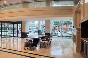 Interior - Vienna International Hotel · Yonghe Branch, Wuli Industrial Zone, Quanzhou South Railway Station (Jinjiang)