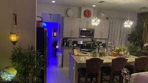 Fridge, microwave, oven, stovetop - Lovely setting (North Port)