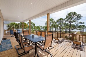Outdoor dining - Bonnie Blue II Gulf Front Beauty-Community Pool n Tennis Courts (Dauphin Island)