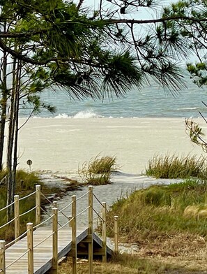 On the beach - Bonnie Blue II Gulf Front Beauty-Community Pool n Tennis Courts (Dauphin Island)