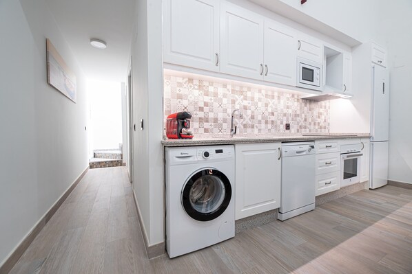 Fridge, microwave, oven, stovetop