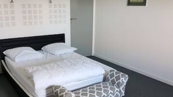 5 bedrooms, free WiFi, bed sheets