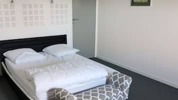 5 bedrooms, free WiFi, bed sheets