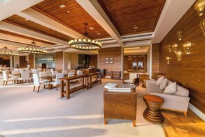 A spacious lobby with a high ceiling, wooden accents, and modern lighting fixtures. - Golf Hotel Wuhan Yishan (Wuhan)
