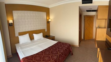 Comfort Single Room | Desk, laptop workspace, free WiFi