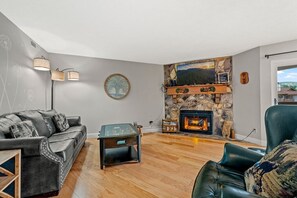 Platt-tv och eldstad