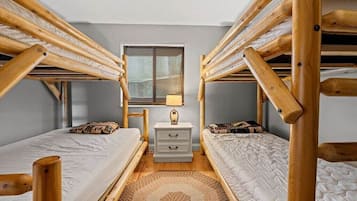 2 bedrooms, desk, iron/ironing board, travel crib