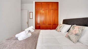 3 slaapkamers, een kluis op de kamer, een strijkplank/strijkijzer