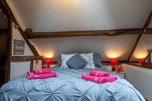 1 habitación, tabla de planchar con plancha y cuna de viaje