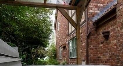 SOLDIERS COTTAGE, HEREFORDSHIRE A COSY COTTAGE, HOT TUB, PET FRIENDLY, GORGEOUS