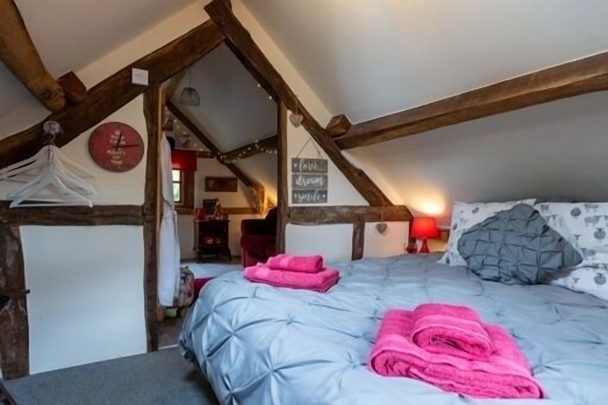 1 habitación, tabla de planchar con plancha y cuna de viaje 