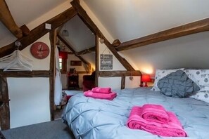 1 habitación, tabla de planchar con plancha y cuna de viaje