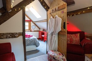 1 habitación, tabla de planchar con plancha y cuna de viaje 