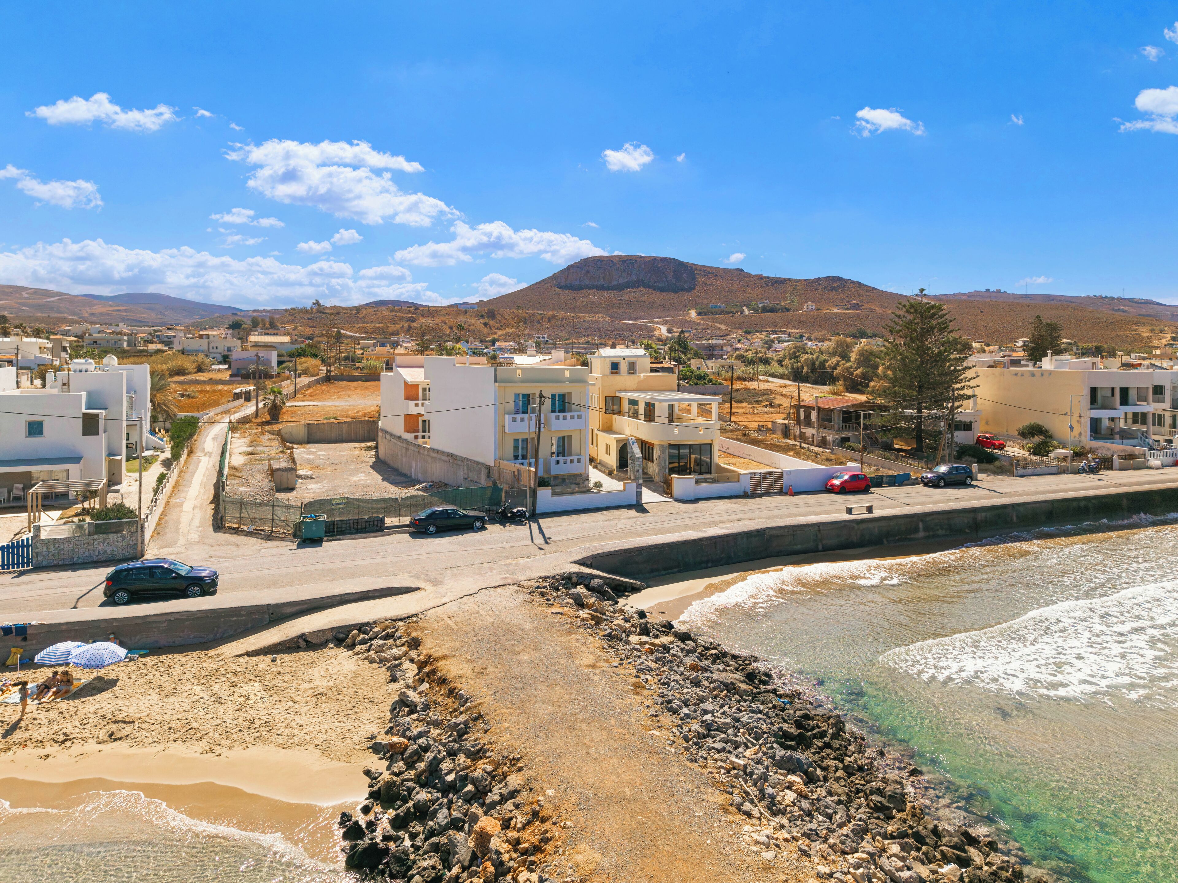 Accommodatie ligt op het strand, wit zand