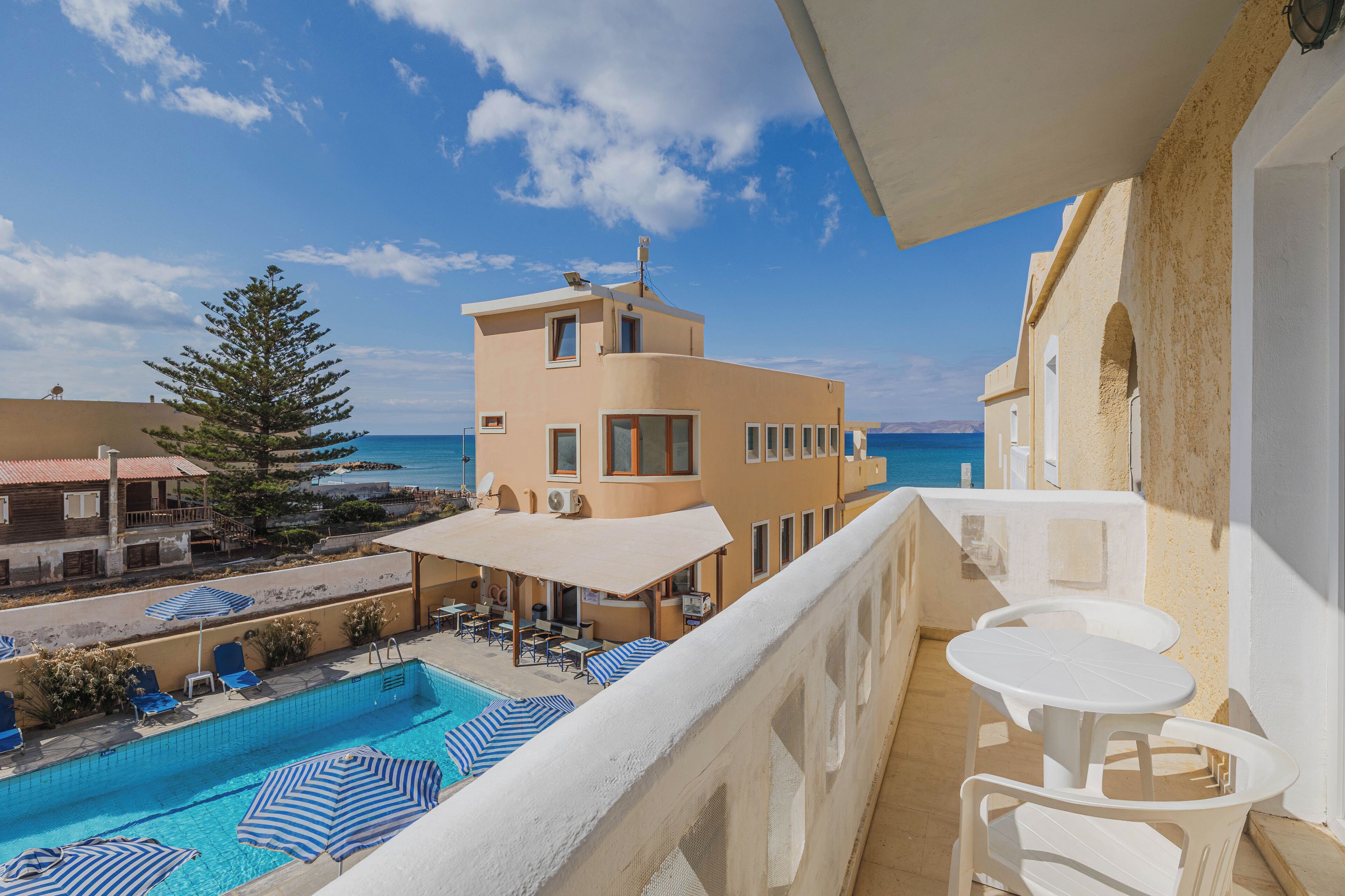 Näkymä rannalle/valtamerelle