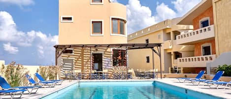 Seasonal outdoor pool
