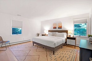 3 bedrooms, desk, iron/ironing board, WiFi