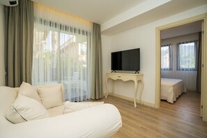 Deluxe Apartment | Egyptian cotton sheets, premium bedding, Select Comfort beds, free WiFi - Channel Suites (Fethiye)