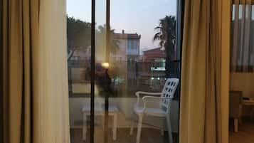 Family Apartment | 1 bedroom, Egyptian cotton sheets, premium bedding, Select Comfort beds