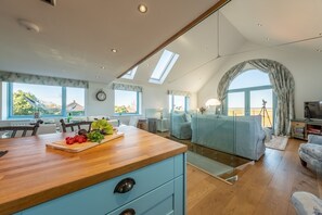 Televisie en een open haard