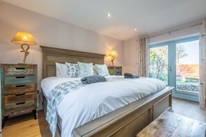 4 bedrooms, iron/ironing board, Internet, bed sheets - Anchorage (S), Salthouse, Norfolk (Salthouse)