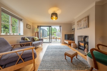 Ken Hill Cottage, Snettisham: Duel aspect sitting room leading to the garden