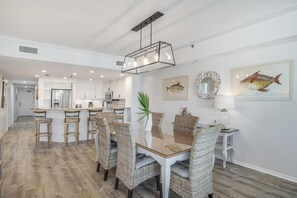 Dining - Luxury Beachfront Condo on 30A (Santa Rosa Beach)