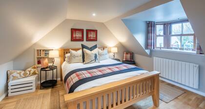 Cosy and Quaint One Bedroom Cottage at the Foot of Loch Ness