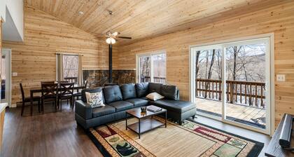 â
Cabin: Pet/Family Friendly, Hot Tub, Large Deckâ