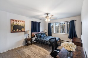 4 Schlafzimmer, Schreibtisch, Bügeleisen/Bügelbrett, kostenloses WLAN