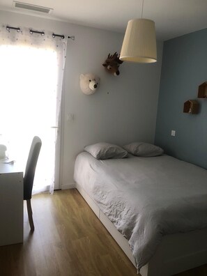 3 bedrooms, iron/ironing board, free WiFi, bed sheets