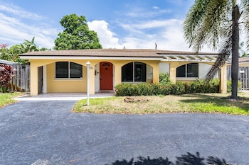 Charming Florida Home Few Minutes to the Beach by Redawning