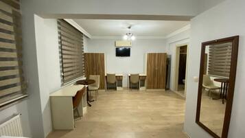 3 bedrooms, soundproofing, iron/ironing board, free WiFi