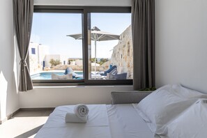 2 bedrooms, in-room safe, iron/ironing board, free WiFi