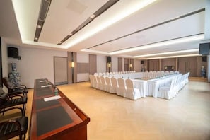 A conference room with a long table, chairs, and a white tablecloth. - Meilan Hot Spring Hotel (Anshun)