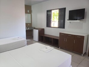 Standard Quadruple Room | Free WiFi, bed sheets - Pantanal Hotel (Miranda)