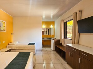 Family Quadruple Room | Television - Pantanal Hotel (Miranda)