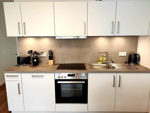 Kühlschrank, Ofen, Herdplatte, Geschirrspüler