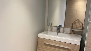 Shower, towels, soap, toilet paper