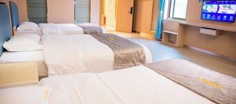 Super 8 Hotel (Xiamen Tong'an Bell Tower)