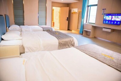 Super 8 Hotel (Xiamen Tong'an Bell Tower)