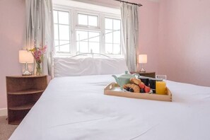 3 bedrooms, travel cot, WiFi, bed sheets