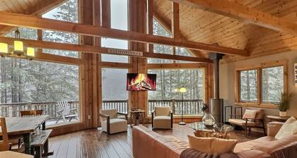 The Pines on Maples~ Hot Tub ~ Fire Pit & Indoor Fireplace - Game Room