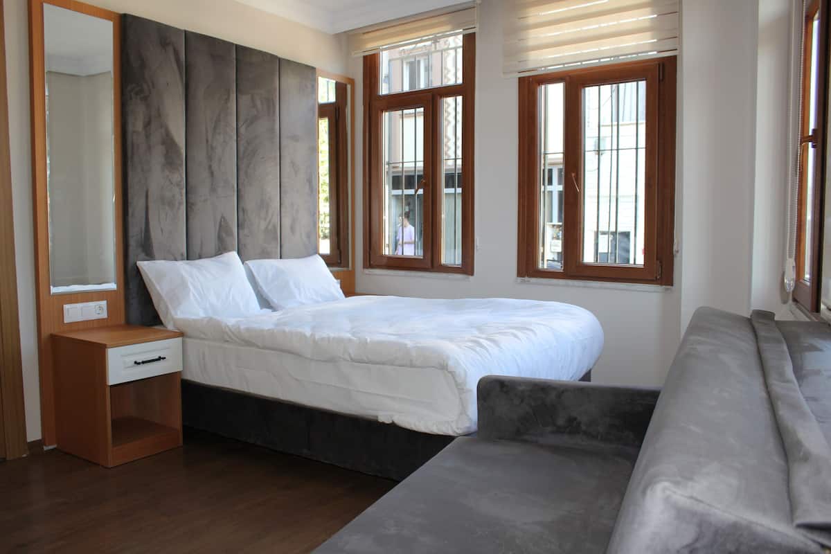 2 bedrooms, in-room safe, desk, laptop workspace