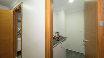 Deluxe Quadruple Room | In-room safe, desk, laptop workspace, soundproofing
