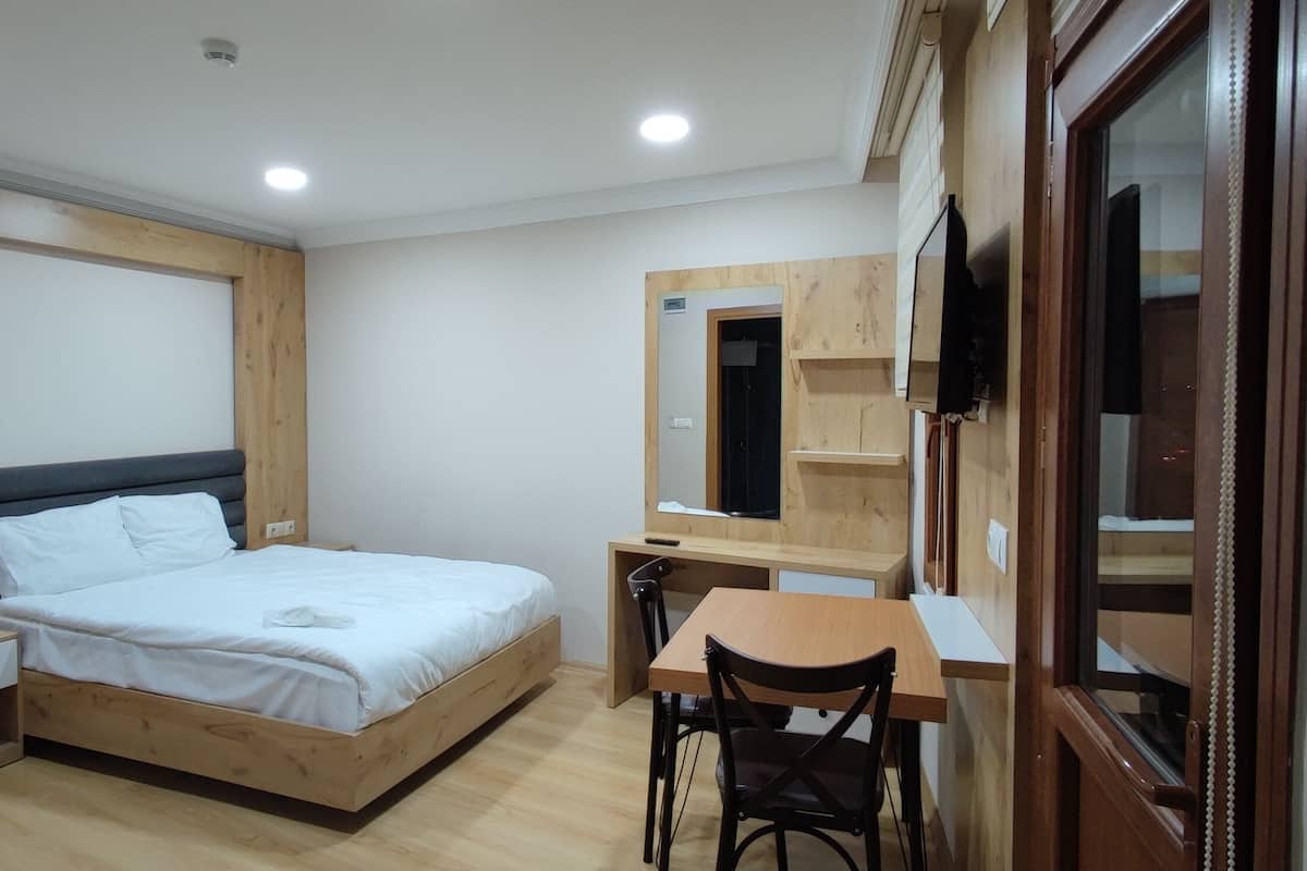 2 bedrooms, in-room safe, desk, laptop workspace